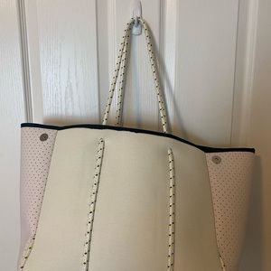 New with tags bag, very comfortable on the shoulder and great for traveling